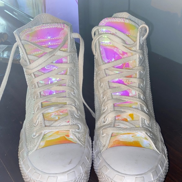 Converse - Picture 2 of 2